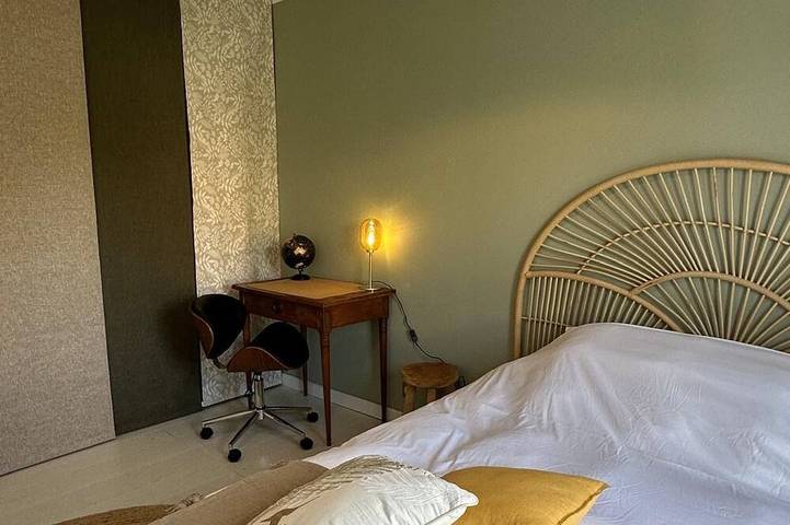 Entire apartment, A fully equipped haven of peace, close to downtown Aix-en-Provence, the Tgv station, and the airport in Trets, Mediterranean Coast (France)