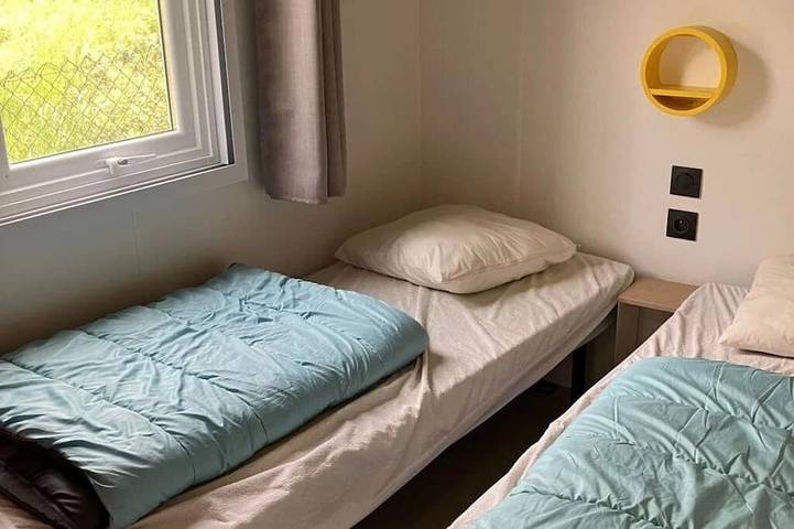 Zecamping 3 étoiles piscine chauffée mobil-home Tv Lv clim 29m2 in Bollène, Vaucluse