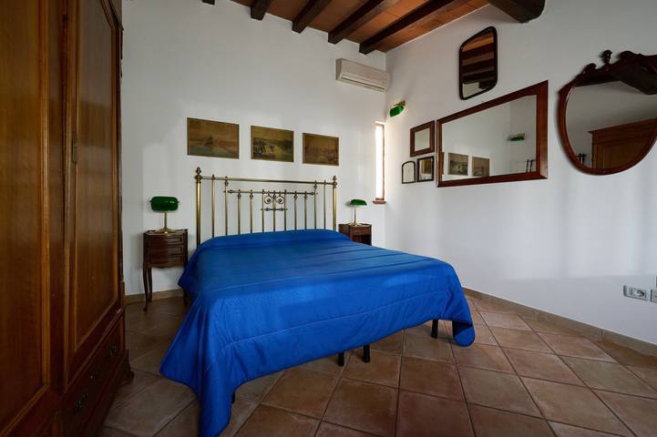 Appartamento intero, Casa vacanze 'Il Quercione' con terrazza privata, Wi-Fi e aria condizionata in Suvereto, Costa degli Etruschi