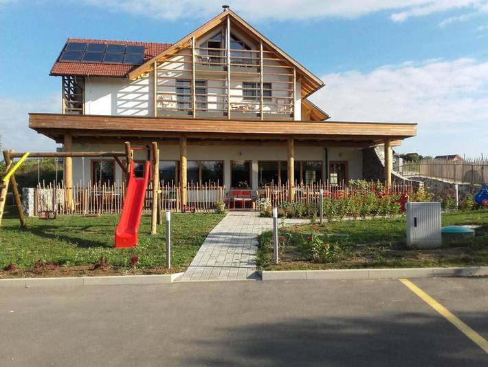 B&b per 5 persone, con Balcone e Terrazza nonché Giardino e Panorama in Slovenia