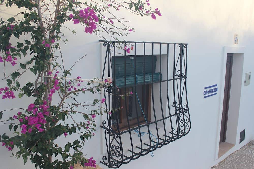 Maison méditerranéenne dans le vieux quartier d'Altea, Espagne. Terrasse spectaculaire in Platja de l'Espigó (Altea), Altea