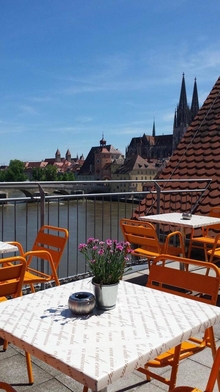 Senior Suite with River View in Regensburg, Ostbayern