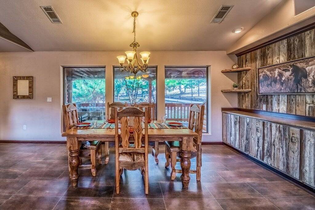 Wild Mustang's open-concept great space w/ Hot Tub & Ping Pong in Alto, Lincoln County (NM)