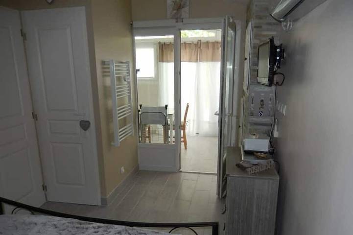 Gîte pour 3 personnes, avec piscine et jardin à La Bouilladisse - 4