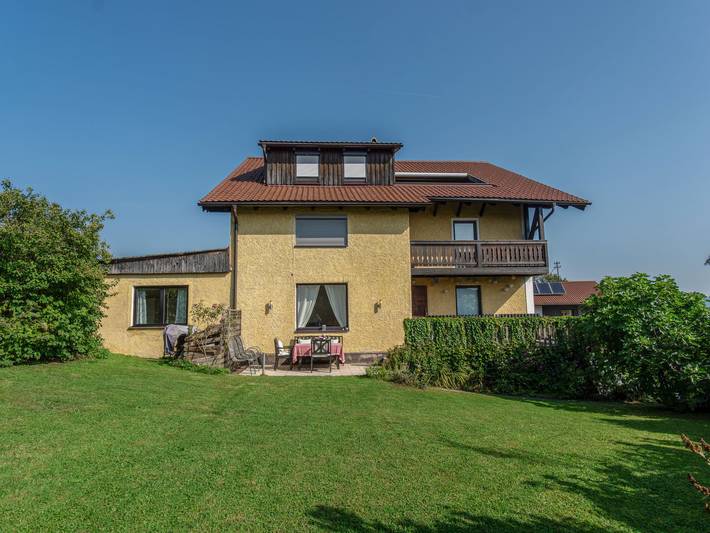 Vakantiewoning voor 4 personen, with Terras and Tuin as well as Uitzicht op het meer aan de Attersee (meer)