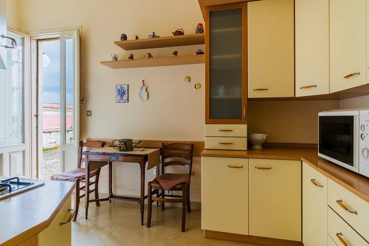 Hel lejlighed, Apartment 'Residenza Antica Distilleria' with Private Terrace, Wi-Fi and Air Conditioning in Matino, Taranto-bugten