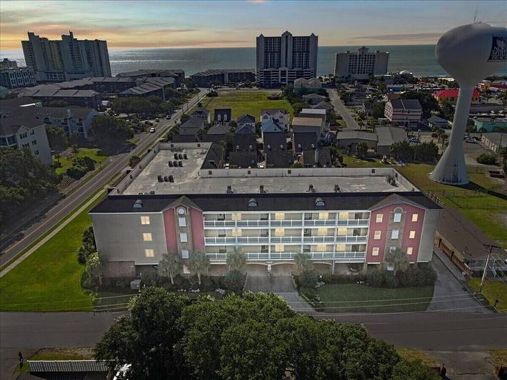 Vacation rental for 8 people, with balcony and hot tub as well as pool in North Myrtle Beach