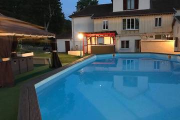 Hôtel pour 13 personnes, avec jardin à Mirecourt