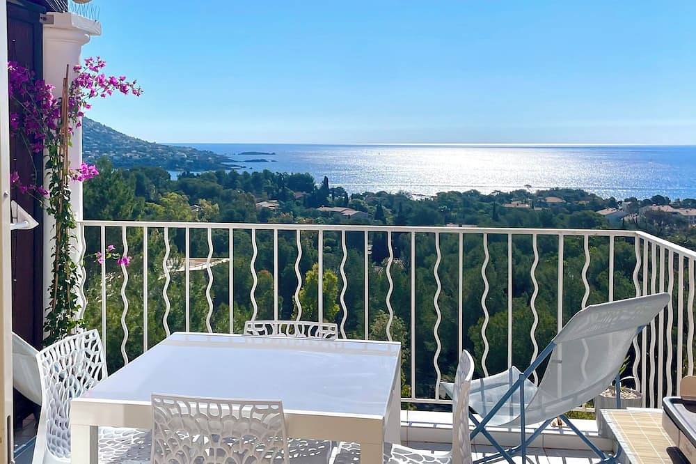 Ganze Wohnung, Appartement Vue Mer Imprenable - All comforts in an exceptional setting in Le Dramont, Saint-Raphaël
