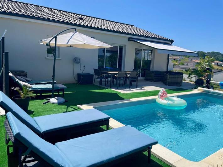 Villa pour 6 personnes, avec jardin ainsi que piscine et vue, animaux acceptés