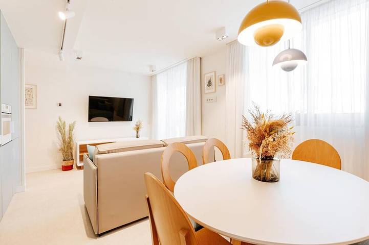 Ferienwohnung für 6 Personen, mit Balkon und Pool - 1