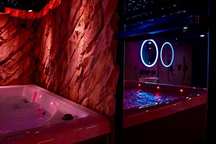 Gîte pour 2 personnes, avec terrasse et jardin ainsi que piscine et jacuzzi à Bagnols-sur-Cèze - 4