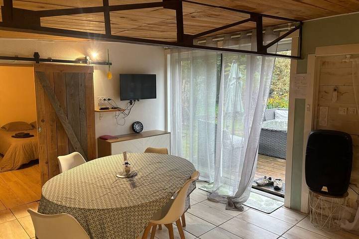 Location de vacances pour 7 personnes, avec jacuzzi ainsi que sauna et jardin dans Les Églisottes-et-Chalaures - 2