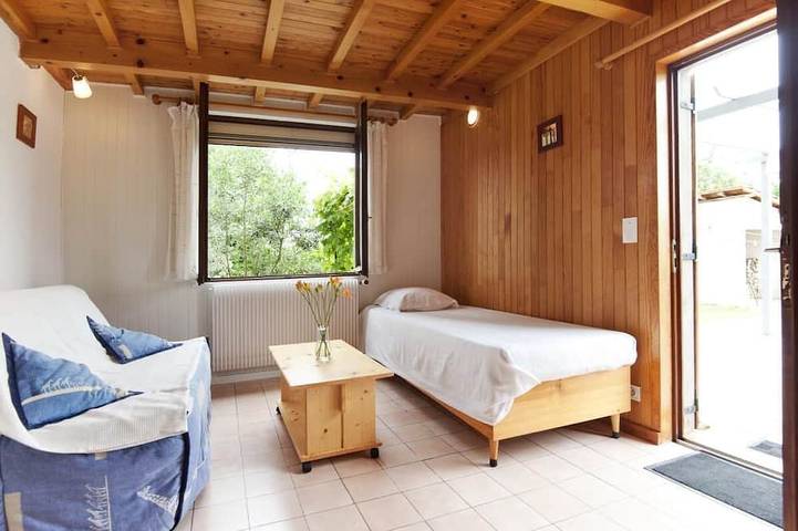 Location de vacances pour 4 personnes, avec jardin et piscine dans Montrevel - 2