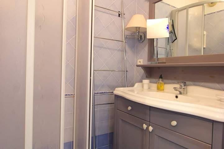 Ganze Wohnung, Golfe Juan - 4 People - Sea View - Swimming Pool - Garage in Golfe-Juan, Vallauris