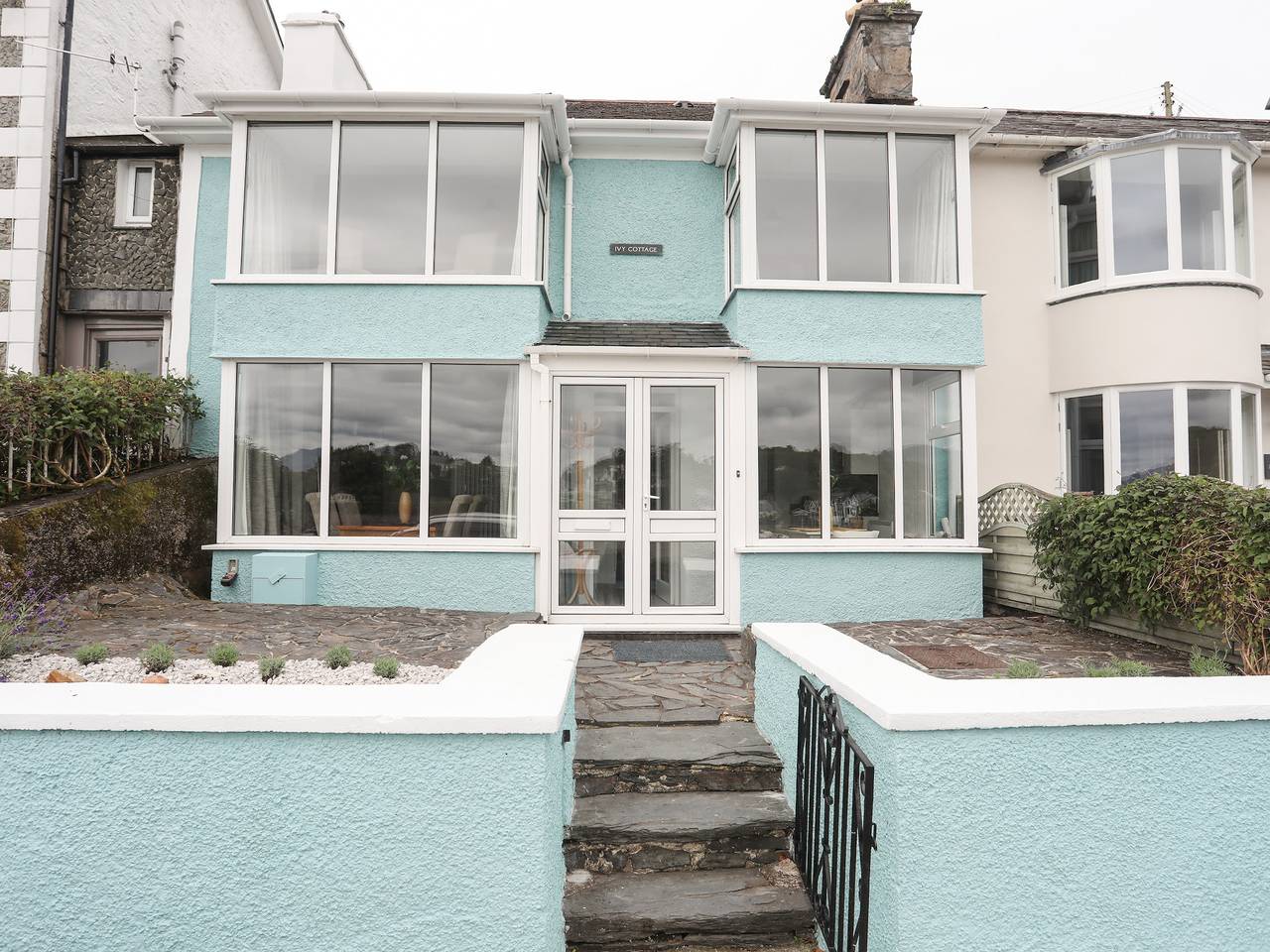 Ivy Cottage in Borth-y-Gest, Snowdonia