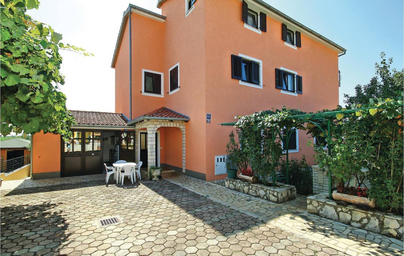 Ganze Ferienwohnung, Ferienwohnung für 4 Personen mit Terrasse in Zbandaj, Porec und Umgebung