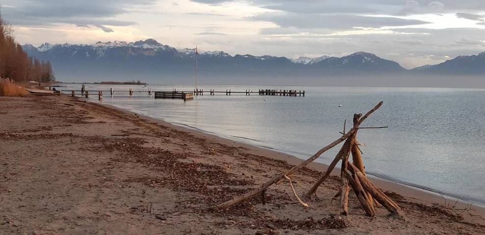 Gîte pour 4 personnes, avec vue ainsi que jardin et vue sur le lac à Préverenges