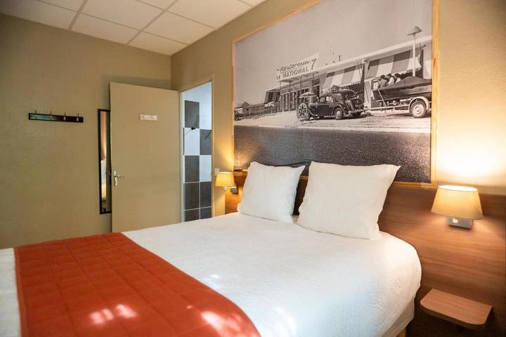 Hôtel pour 3 personnes, avec terrasse, animaux acceptés à La Coucourde - 2