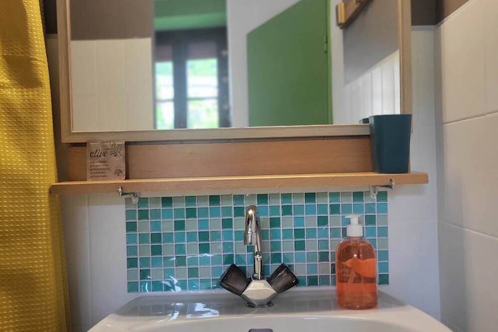 Apartamento entero, Single room - bed 120cm ( 1 pers ) 1 room available in Artigues, Ariège