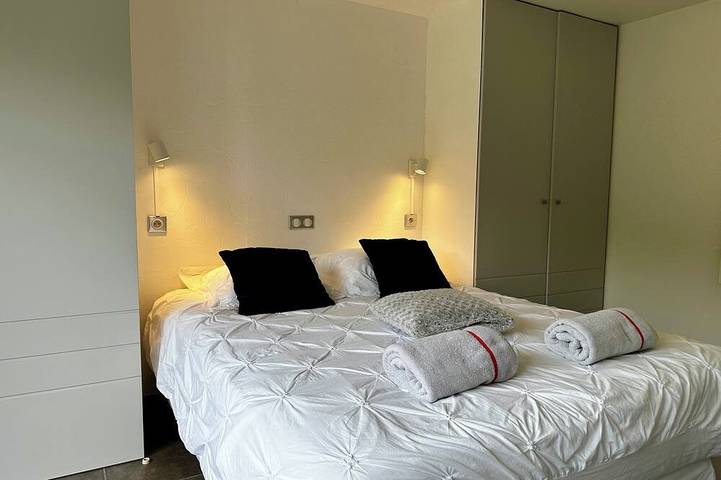 Ecocoon Cottage – Sleeps 4 – 2 Bathrooms – Heated Indoor Pool in Arques, Saint-Omer und Umgebung