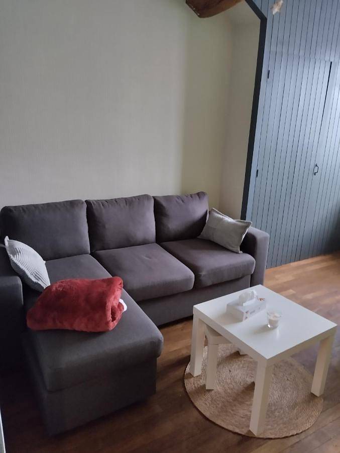 Appartement entier, One-Bedroom Apartment in Sombernon, Région de Dijon