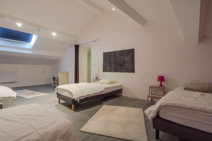 Villa pour 14 personnes, avec jardin ainsi que piscine et vue dans l' Ain - 3