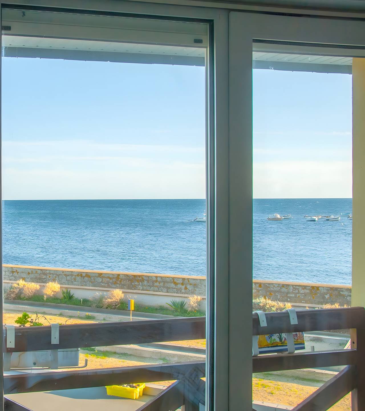 Entire apartment, Apartment 'Face Mer' with sea view, shared terrace and Wi-Fi in Penmarc'h, Quimper region