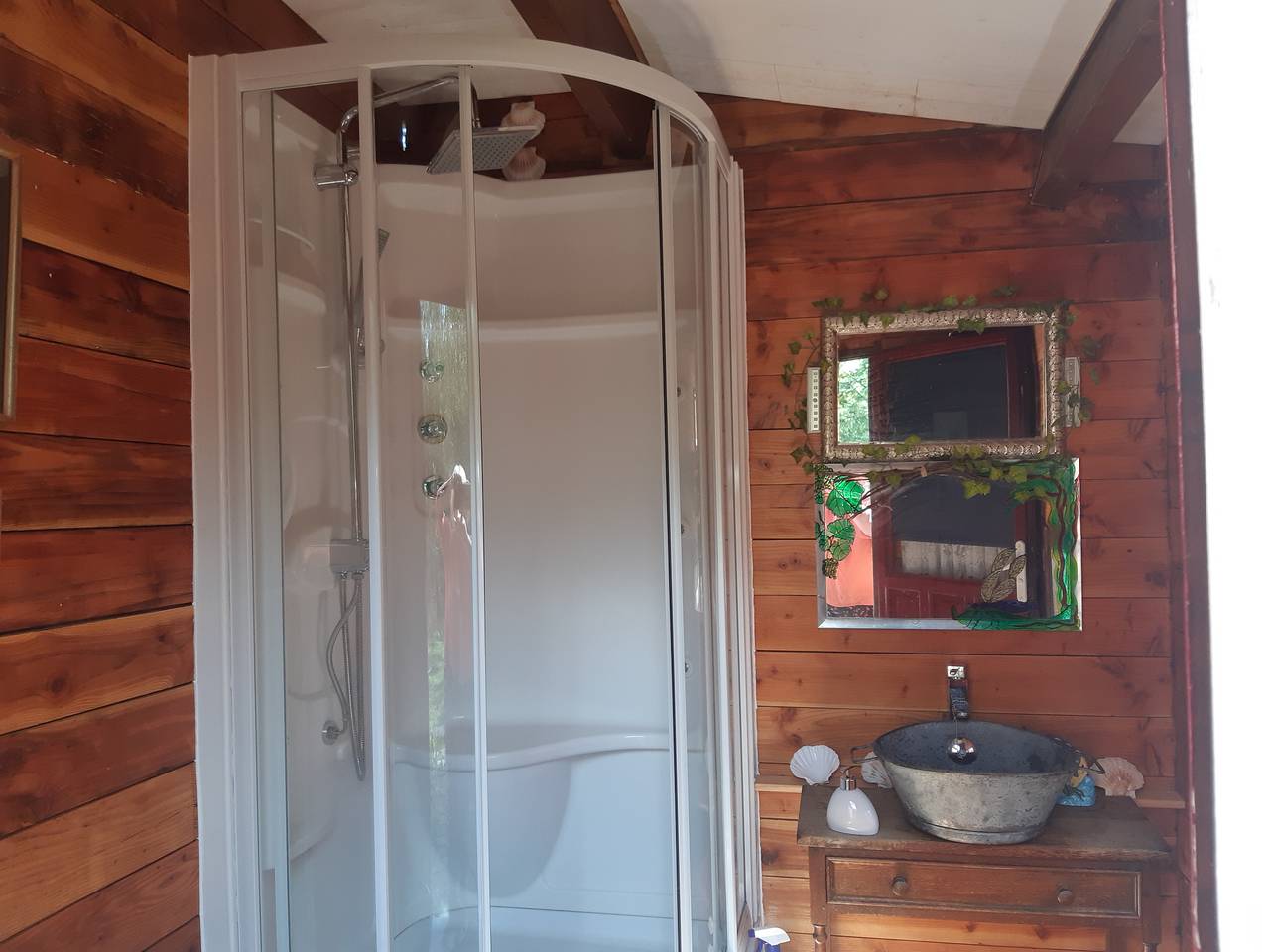 Cabane en bois pour 4 personnes avec vue sur le lac in Renac, Région de Redon