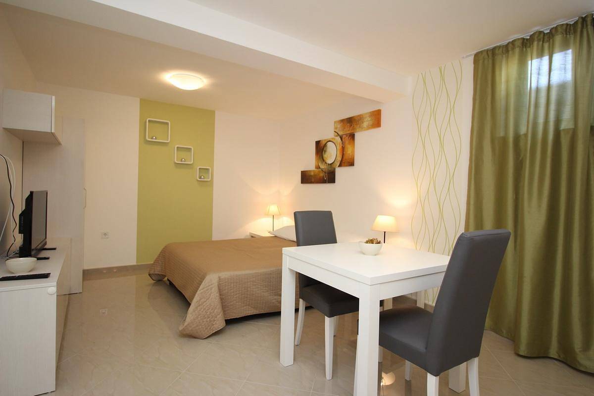 Apartamento vacacional entero, Flat in Baška with shared pool and barbecue in Baska, Krk (isla)