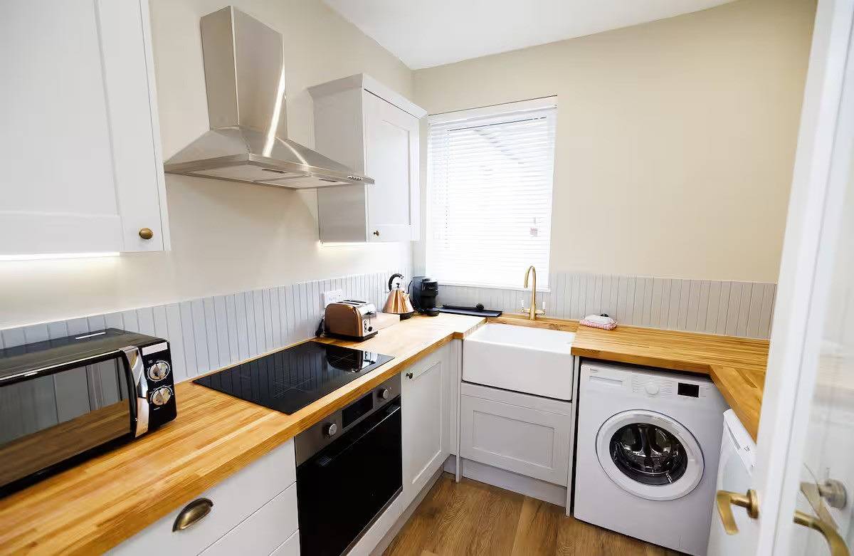 Entire holiday apartment, Stylish 1-Bed Apartment in the Heritage Quarter in Dunfermline, Fife region