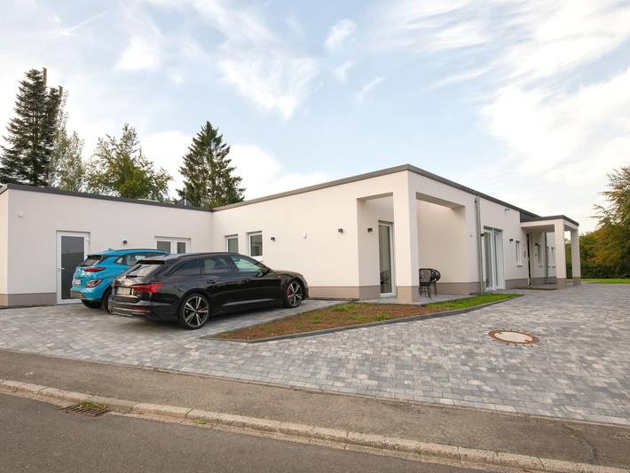 Ferienhaus für 6 Personen, mit Terrasse und Whirlpool sowie Garten in Allenbach