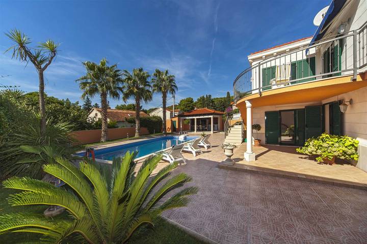 Villa pour 8 personnes, avec jardin et piscine dans Brac - 4