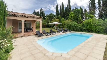 Cottage pour 8 personnes, avec balcon et piscine à Callian