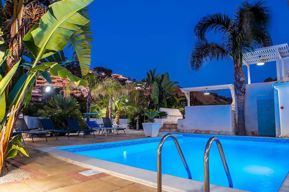 Villa Con Piscina Privata 3 Camere 3 Bagni Wi Fi 8 Posti Letto Noleggio Auto Oa in Alcamo Marina, Alcamo