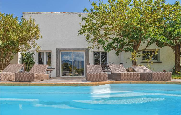 Location de vacances pour 9 personnes, avec terrasse ainsi que piscine et jardin à Figari - 2