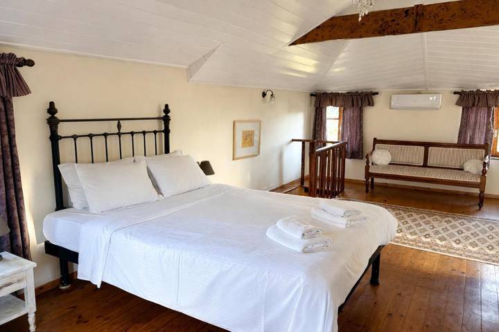 Appartement voor 3 personen, with uitzicht and zwembad as well as tuin in Lesbos