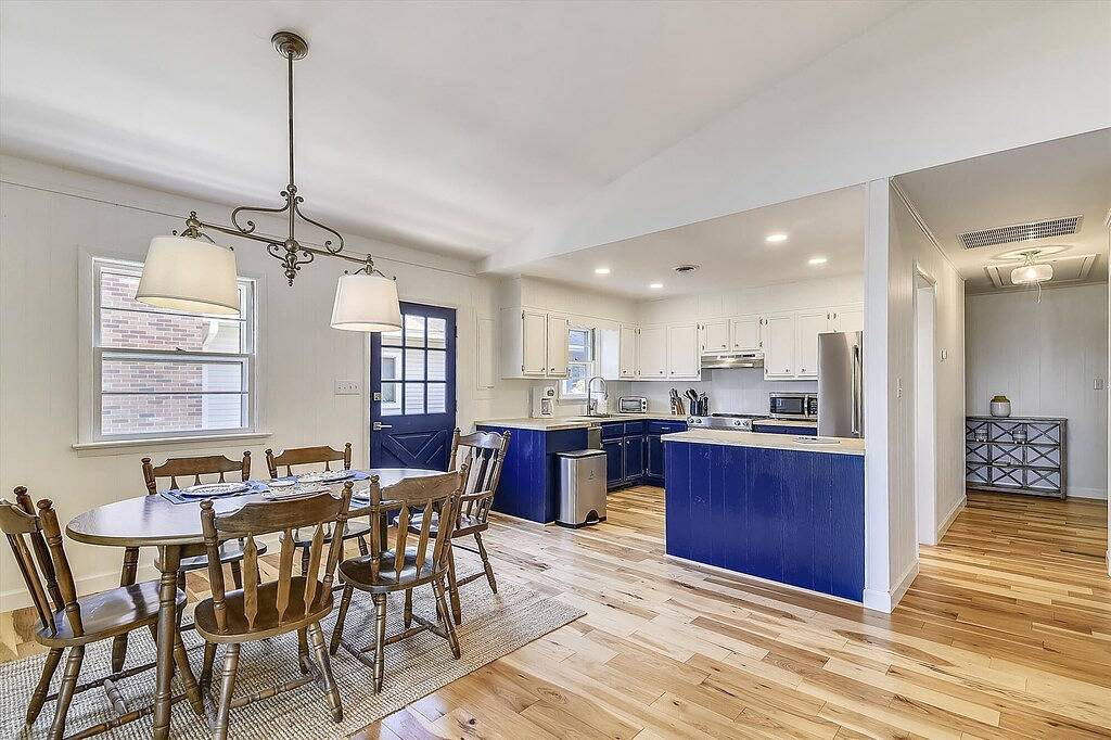 Porch Life – In-Town Private 3 Br Home Sleeps 6-8 in Rehoboth Beach, Sussex County (Delaware)