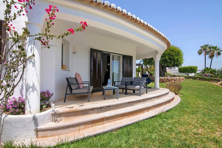 Villa pour 5 personnes, avec Balcon ainsi que Jardin et Bassin pour enfant à Albufeira