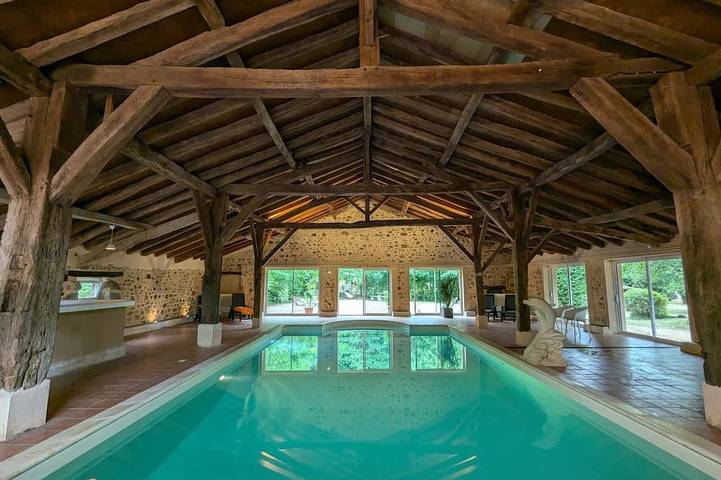 Gîte pour 2 personnes, avec Terrasse ainsi que Jardin et Piscine à Esse