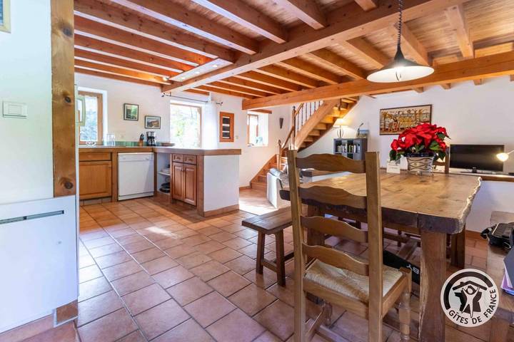 Gîte pour 4 personnes, avec jardin à Oust - 4