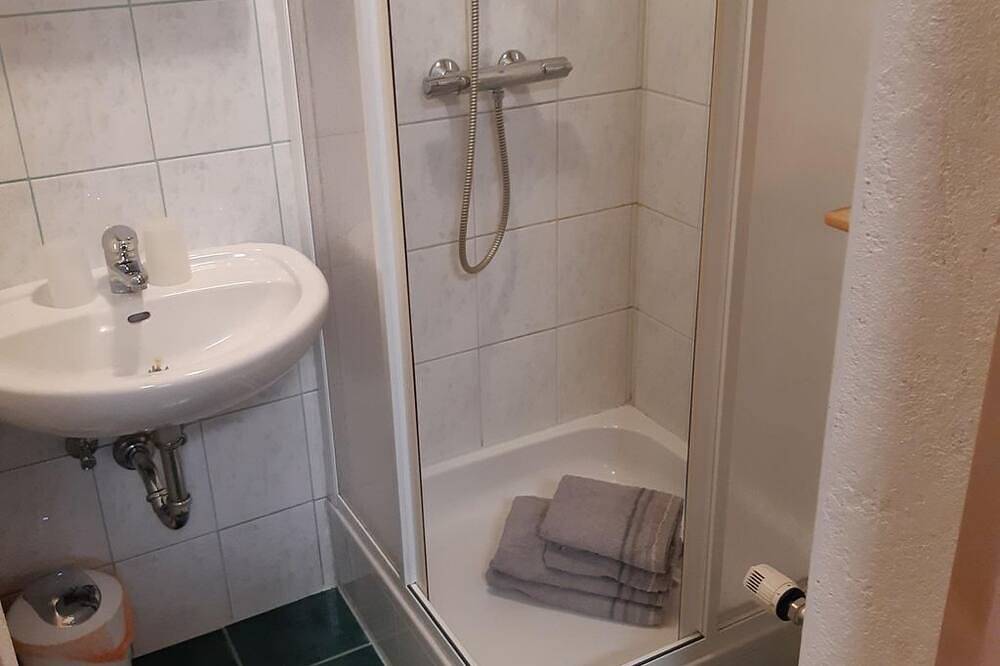 Ganze Wohnung, Poltlhof - Doppelzimmer, Dusche und Bad, Wc, Bergseite in Reichenau (Österreich), Nockberge