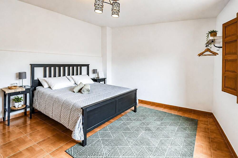 Gorgeous home in Pizarra with private swimming pool, can be inside or outside in Pizarra, Provincia de Málaga