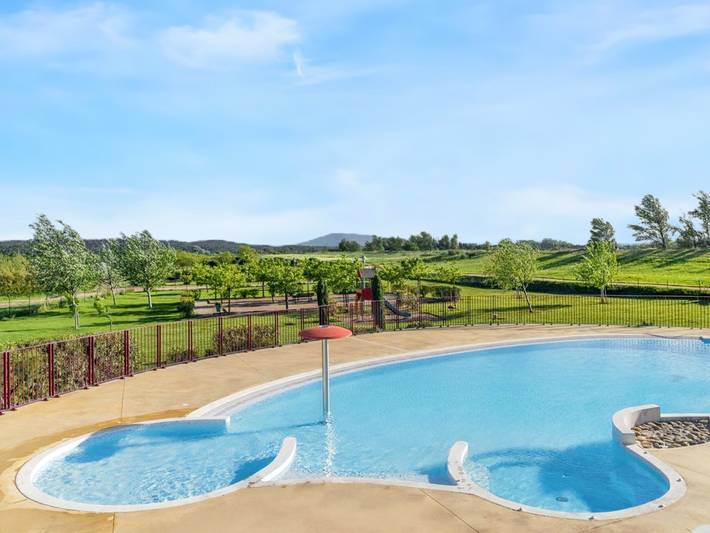 Location de vacances pour 6 personnes, avec terrasse et jardin ainsi que vue sur le lac et piscine dans Lac de Jouarrès - 3