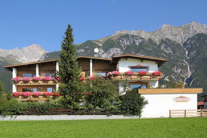 Hütte für 6 Personen, mit Pool und Garten sowie Ausblick und Sauna in Leutasch