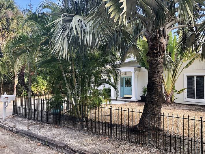 Vacation rental for 8 people, with yard in Sarasota Beach