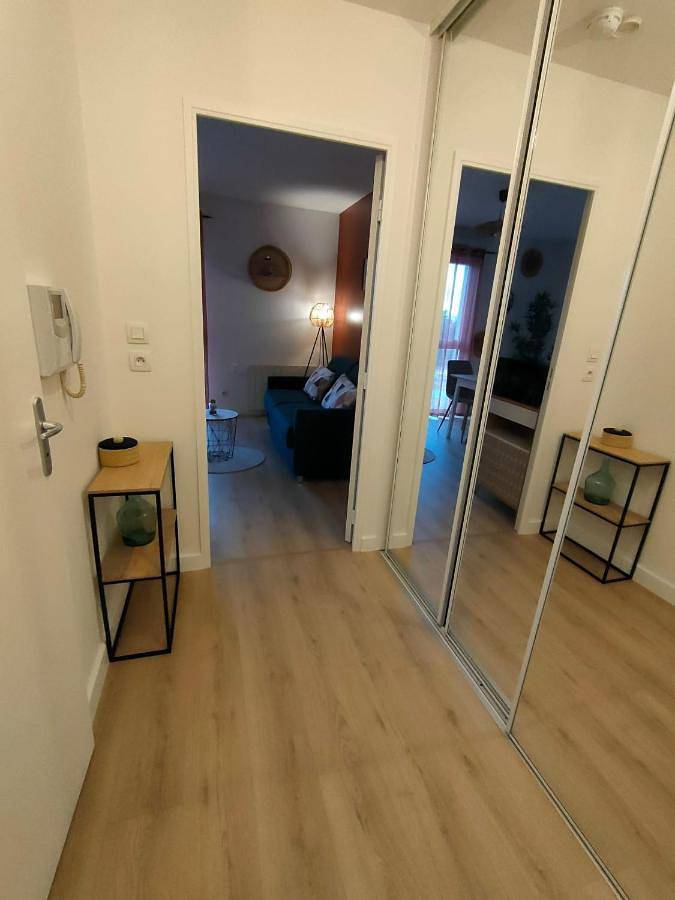 Gîte pour 2 personnes, avec piscine à Meyzieu - 2