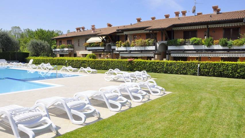 Ferienhaus für 3 Personen, mit Balkon und Pool sowie Garten, mit Haustier in Lazise