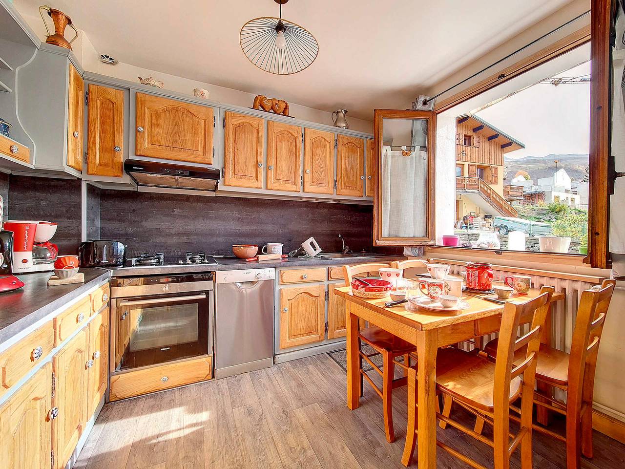 Family chalet in St Marcel with terrace, 6 pers, 3 bedrooms in Saint-Martin-de-Belleville, Les Trois Vallées