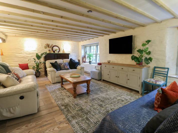 Cottage for 10 people, with garden, with pets in St Dogmaels